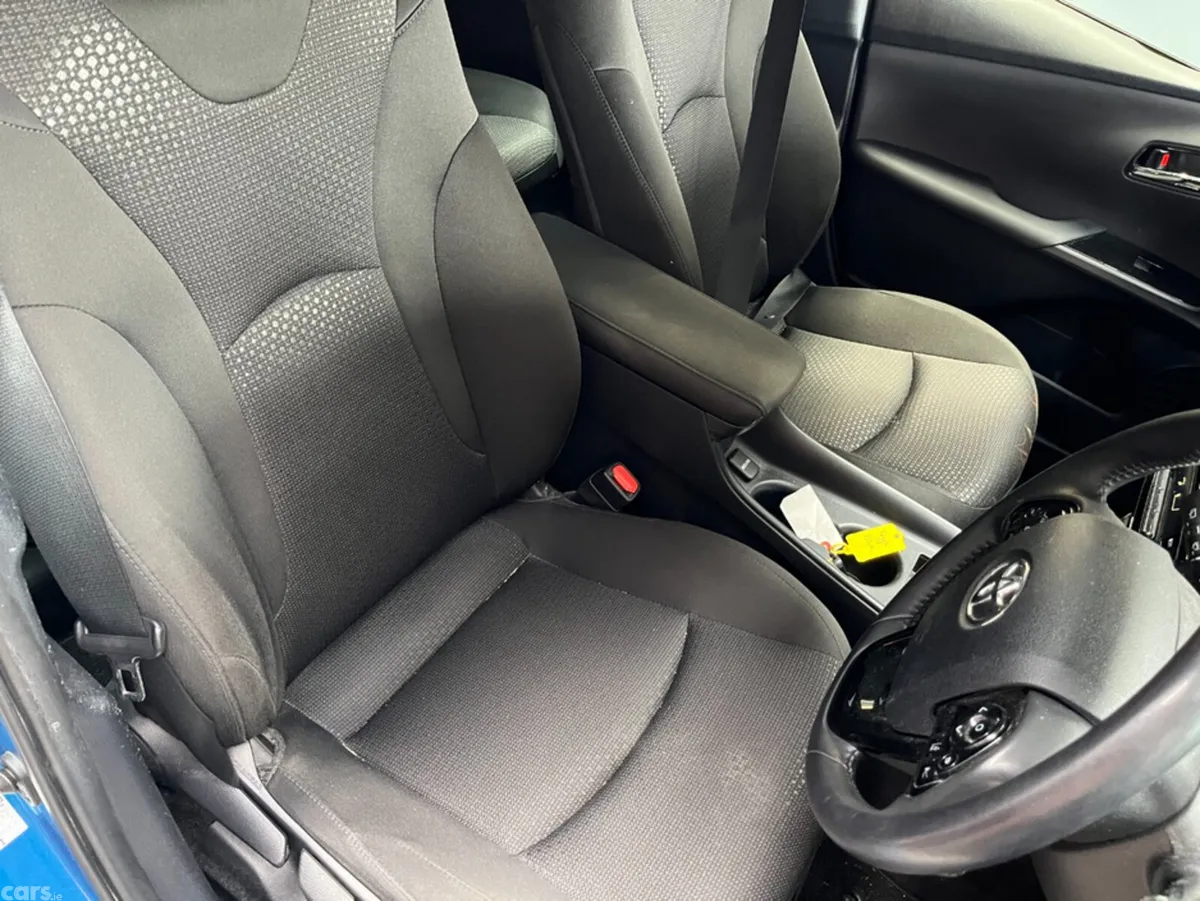 Toyota Prius MPV, Petrol Hybrid, 2019, Blue