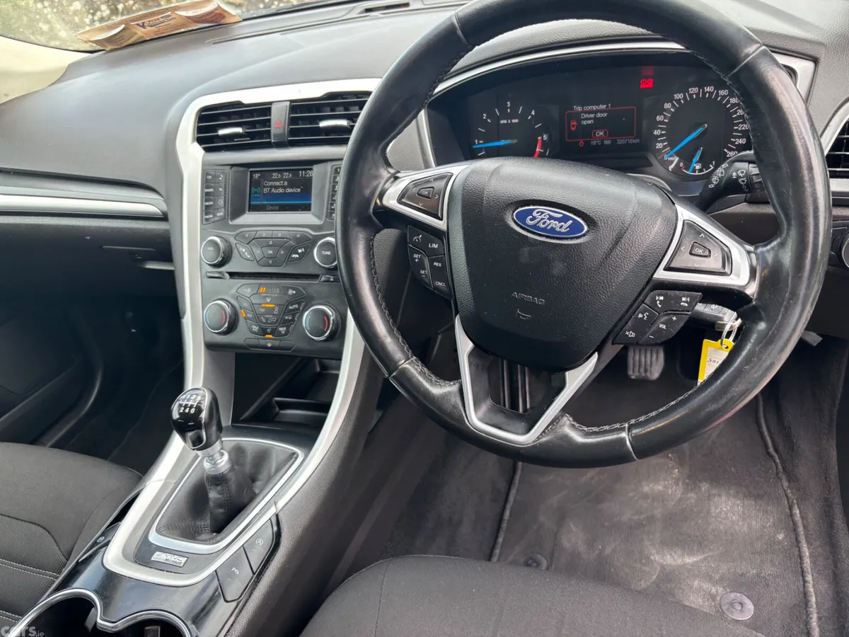Ford Mondeo Hatchback, Diesel, 2016, Red