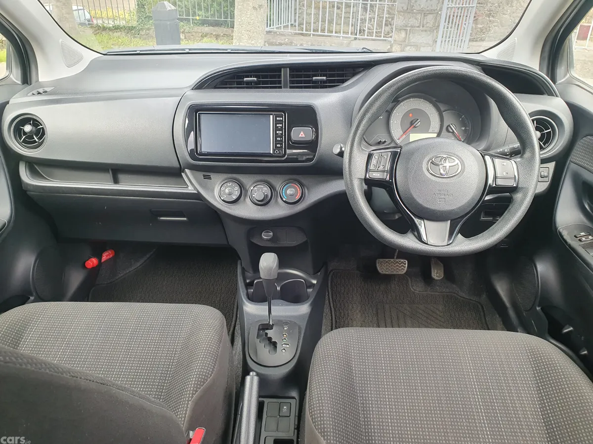 Toyota Yaris Hatchback, Petrol, 2018, Silver