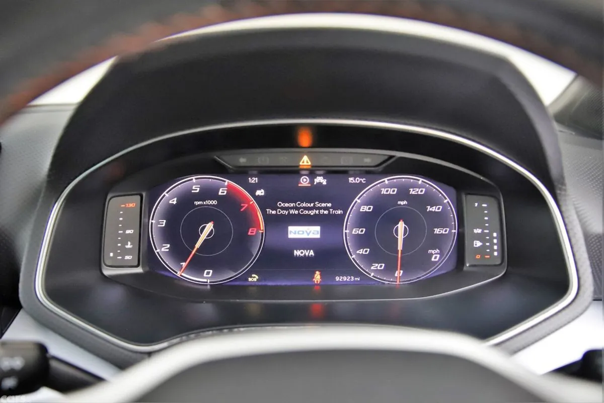 SEAT Arona SUV, Petrol, 2022, Red