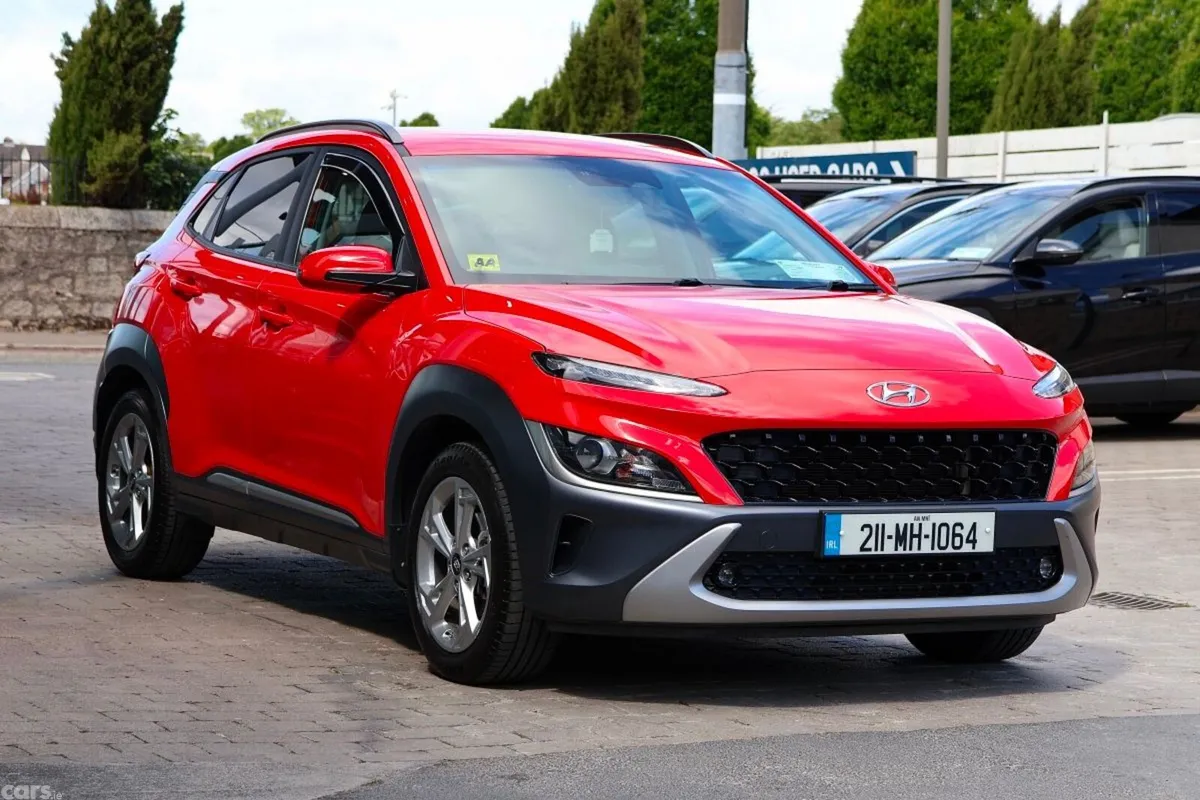 Hyundai KONA MPV, Petrol, 2021, Red