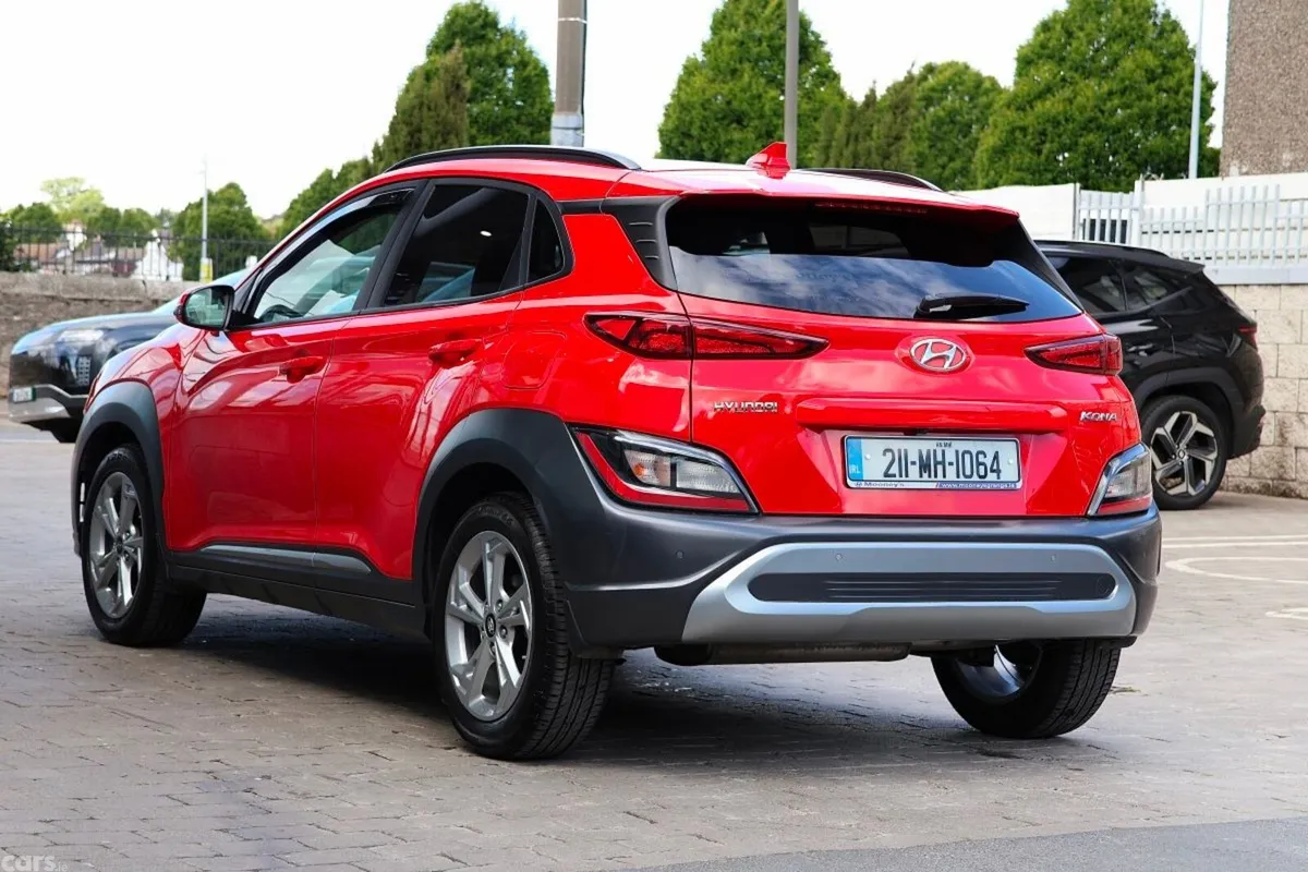 Hyundai KONA MPV, Petrol, 2021, Red