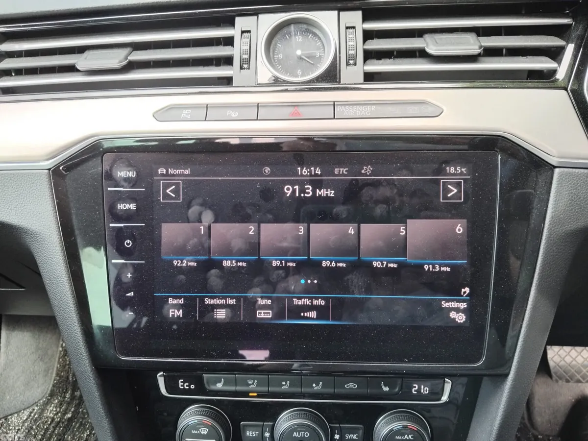 Volkswagen Passat Estate, Petrol Hybrid, 2018, White