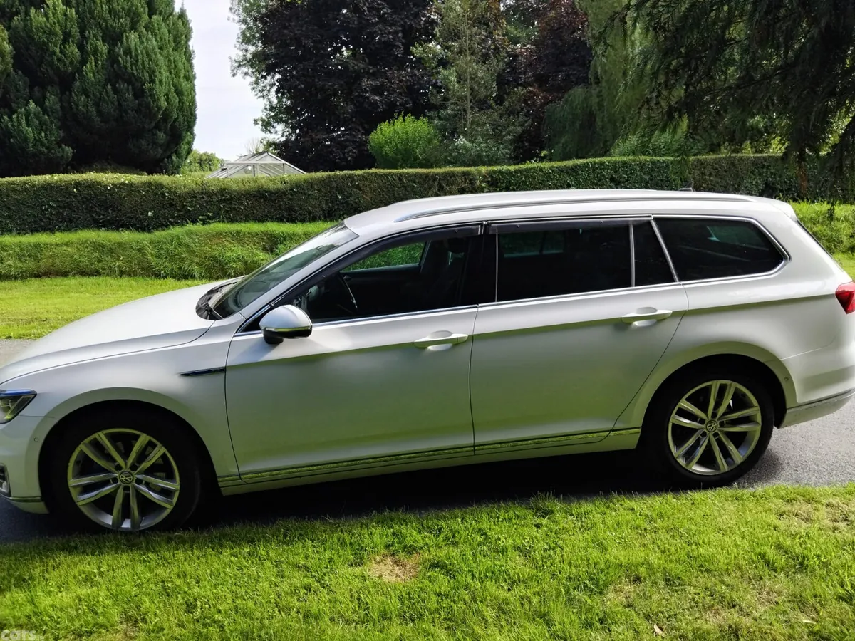 Volkswagen Passat Estate, Petrol Hybrid, 2018, White