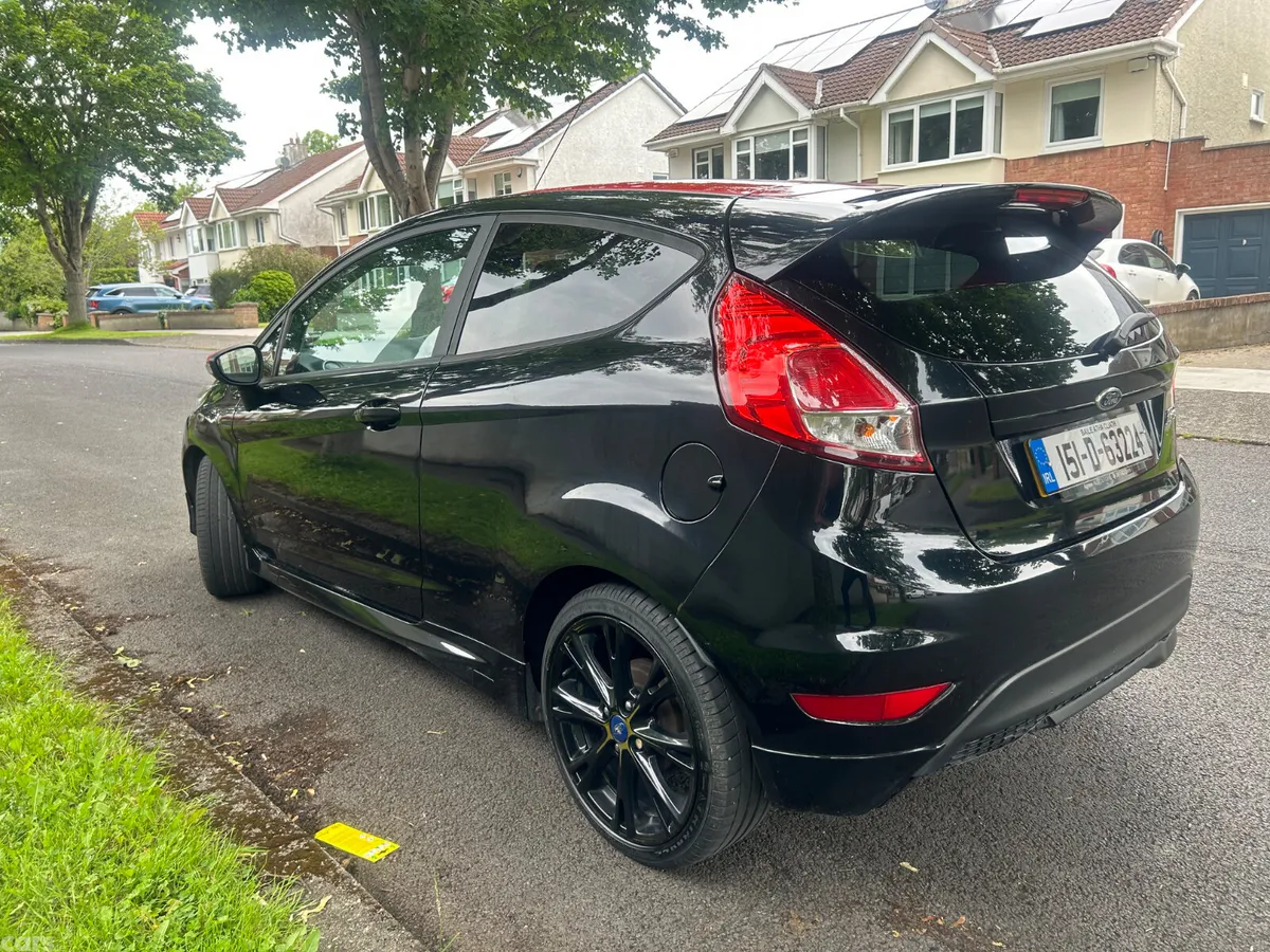 Ford Fiesta Hatchback, Petrol, 2015, Black