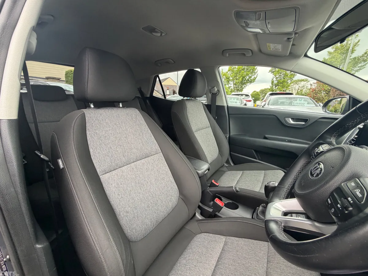 Kia Stonic Hatchback, Petrol, 2021, Grey