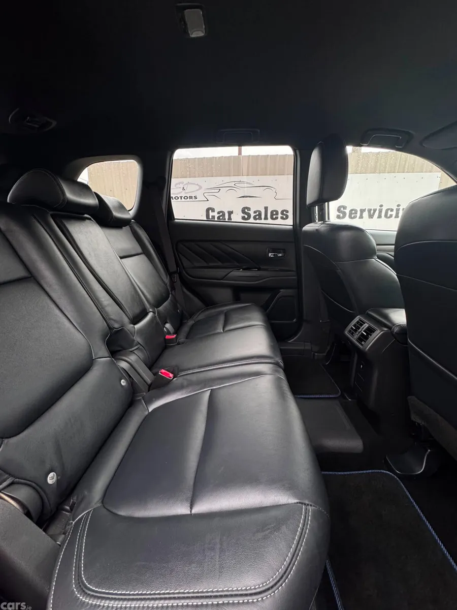 Mitsubishi Outlander SUV, Petrol Plug-in Hybrid, 2019, Black