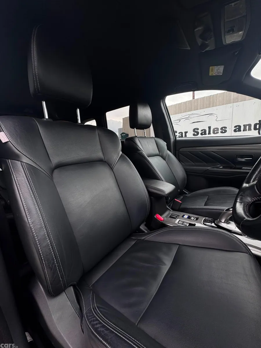 Mitsubishi Outlander SUV, Petrol Plug-in Hybrid, 2019, Black