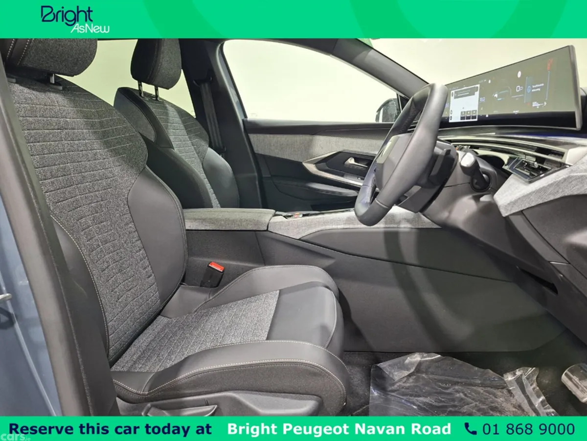 Peugeot 5008 MPV, Petrol, 2026, Blue
