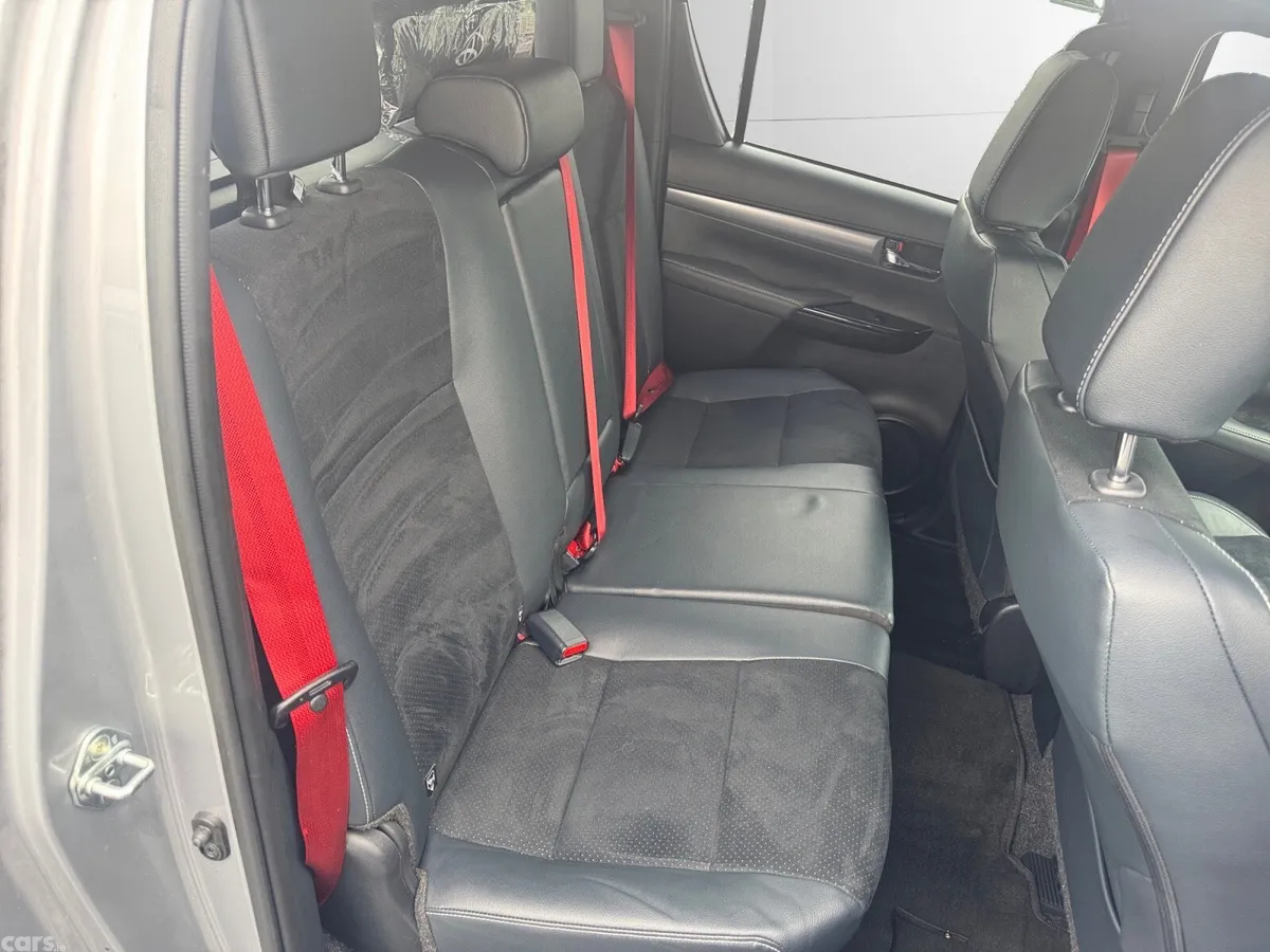 Toyota Hilux Pick Up, Diesel, 2025, Grey