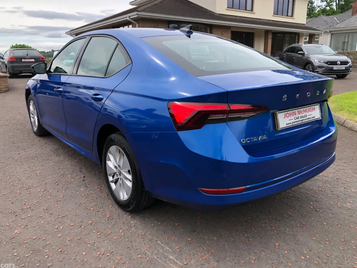 Skoda Octavia Hatchback, Diesel, 2023, Blue