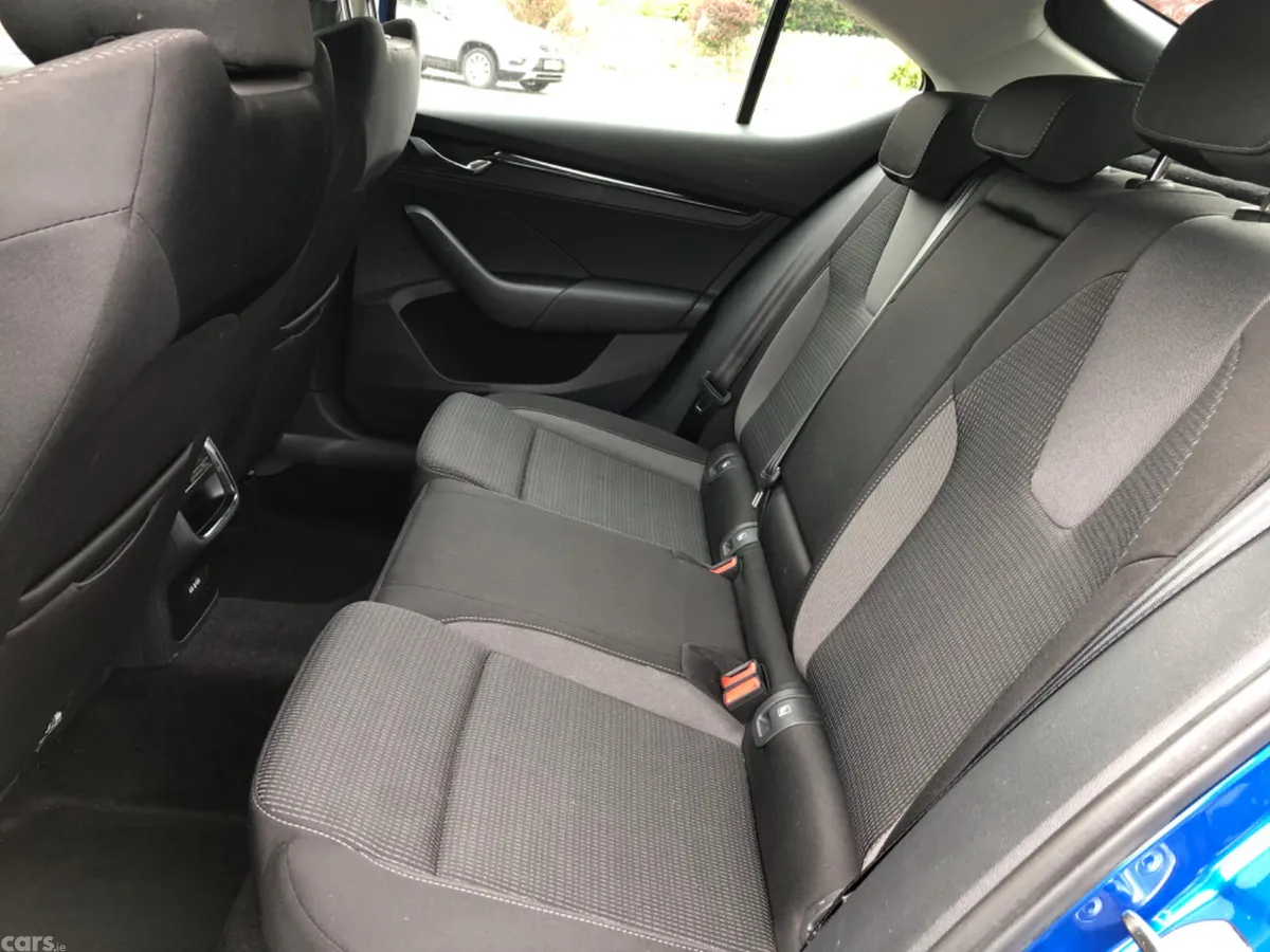 Skoda Octavia Hatchback, Diesel, 2023, Blue