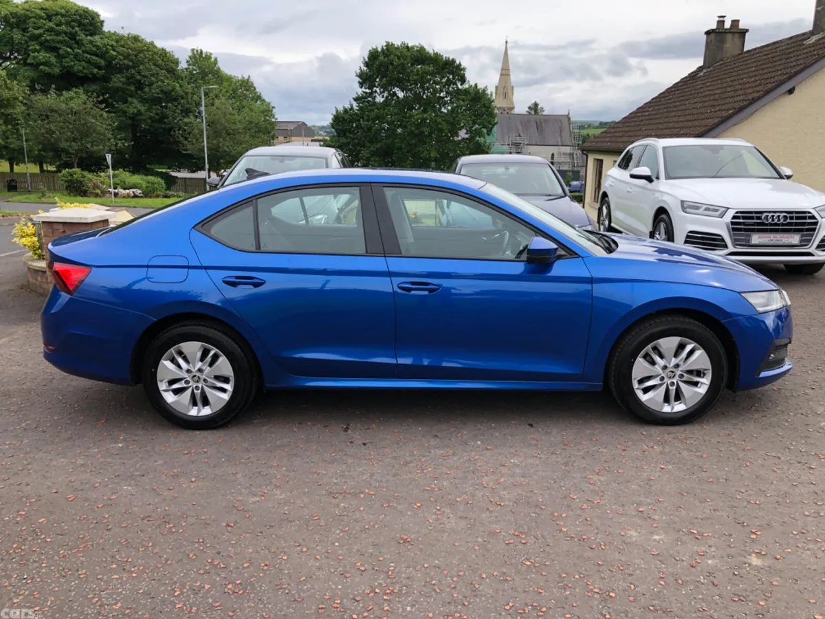 Skoda Octavia Hatchback, Diesel, 2023, Blue