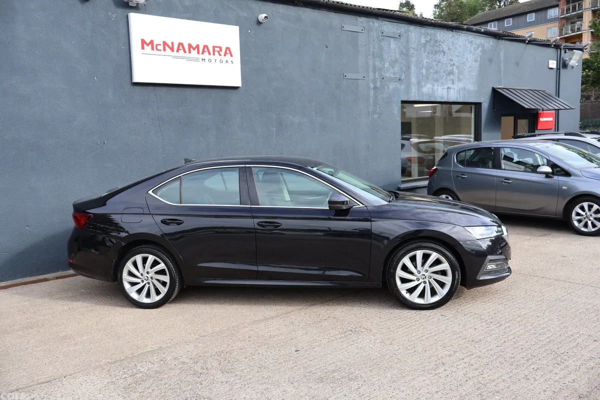 Skoda Octavia Saloon, Diesel, 2021, Black