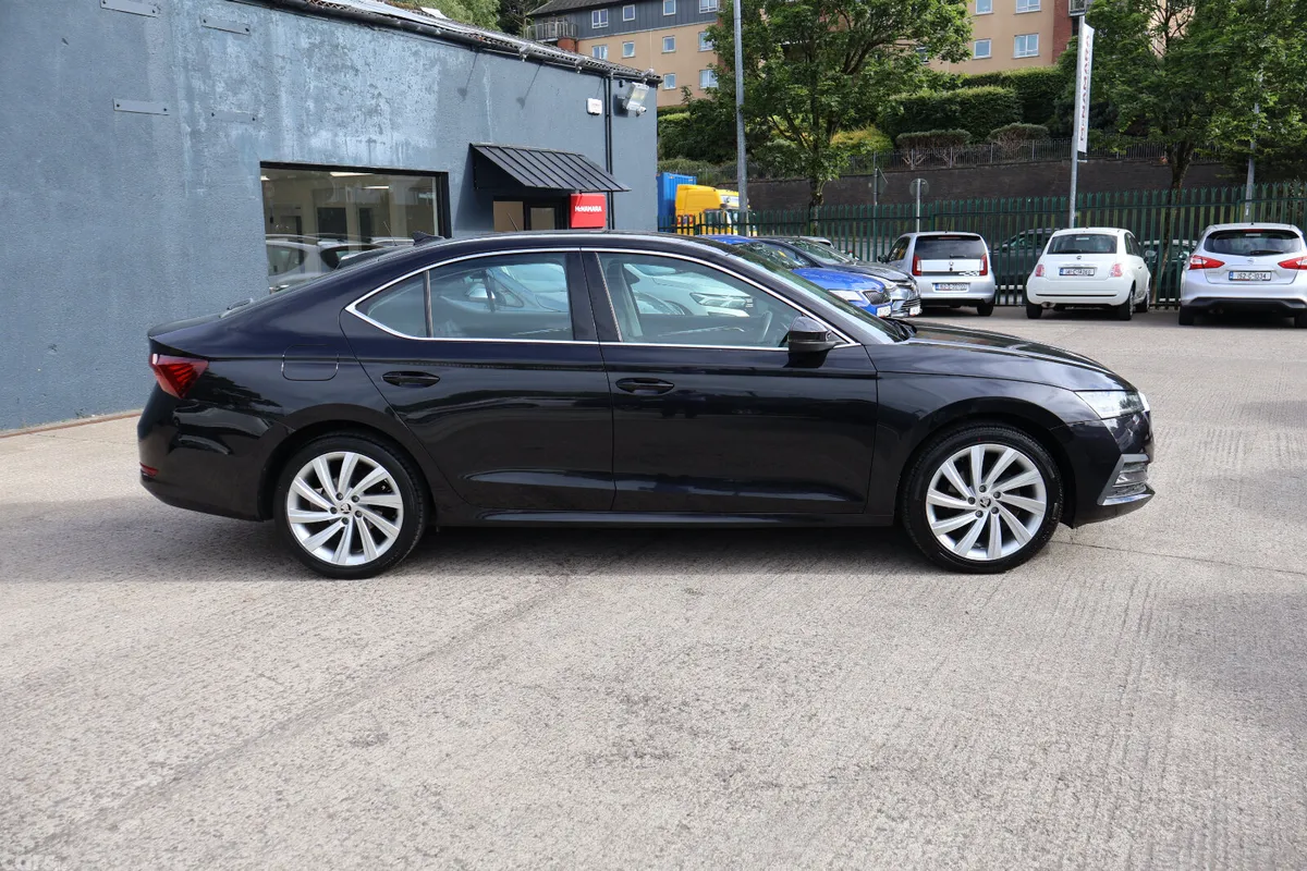 Skoda Octavia Saloon, Diesel, 2021, Black