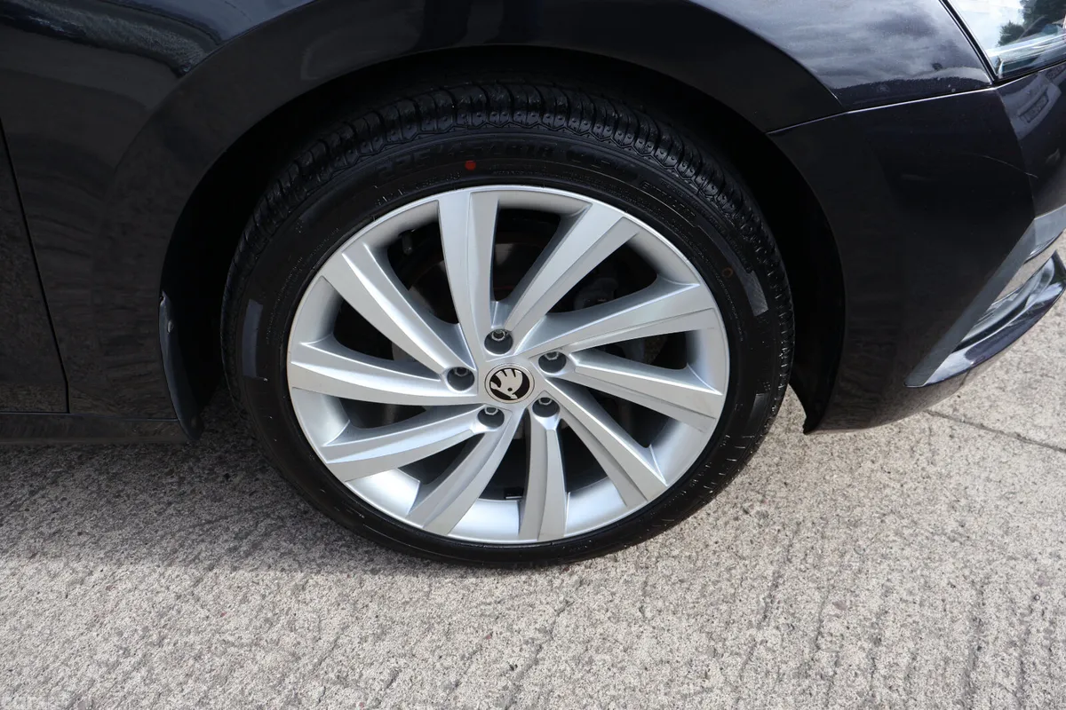 Skoda Octavia Saloon, Diesel, 2021, Black