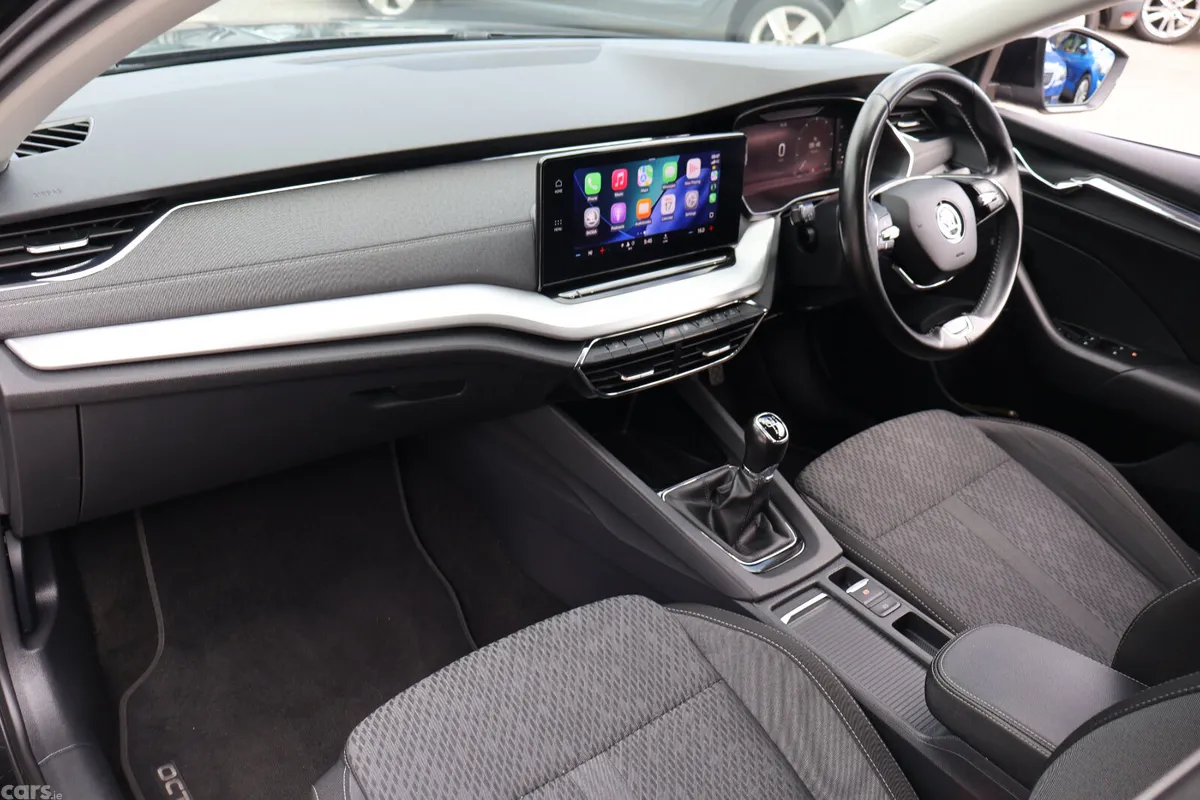 Skoda Octavia Saloon, Diesel, 2021, Black