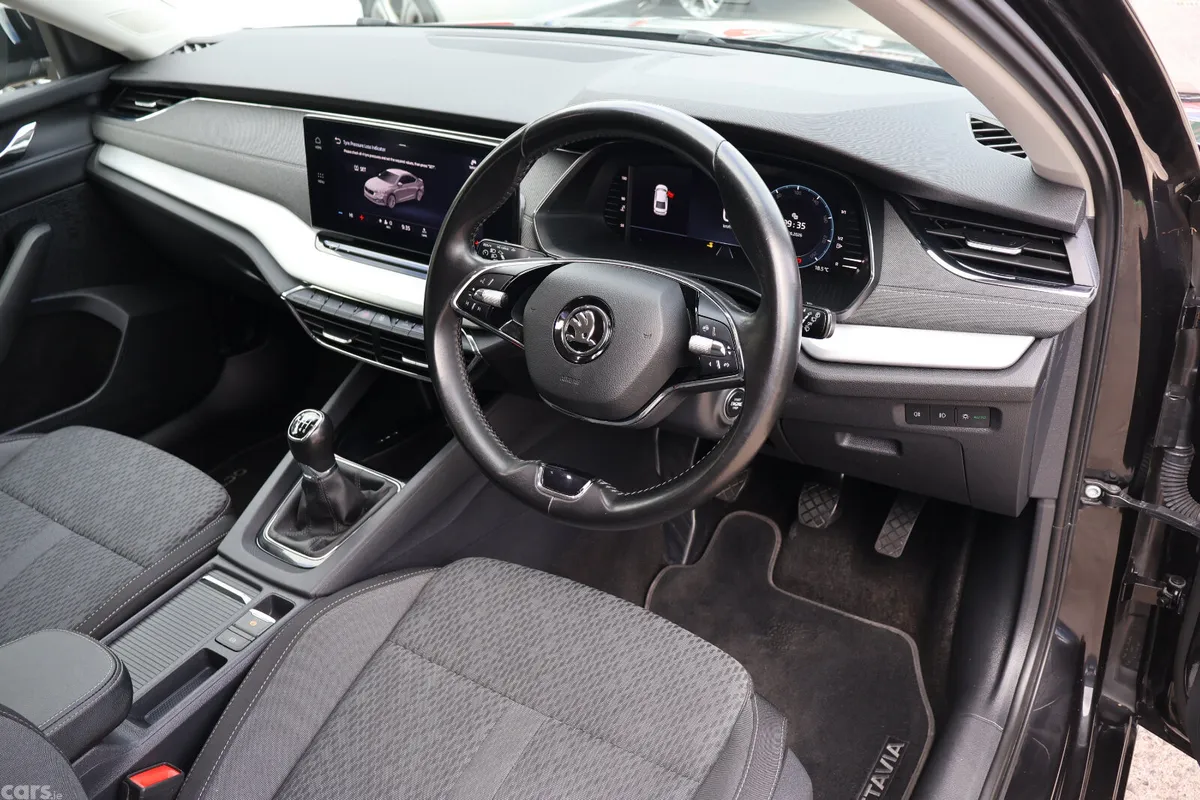 Skoda Octavia Saloon, Diesel, 2021, Black