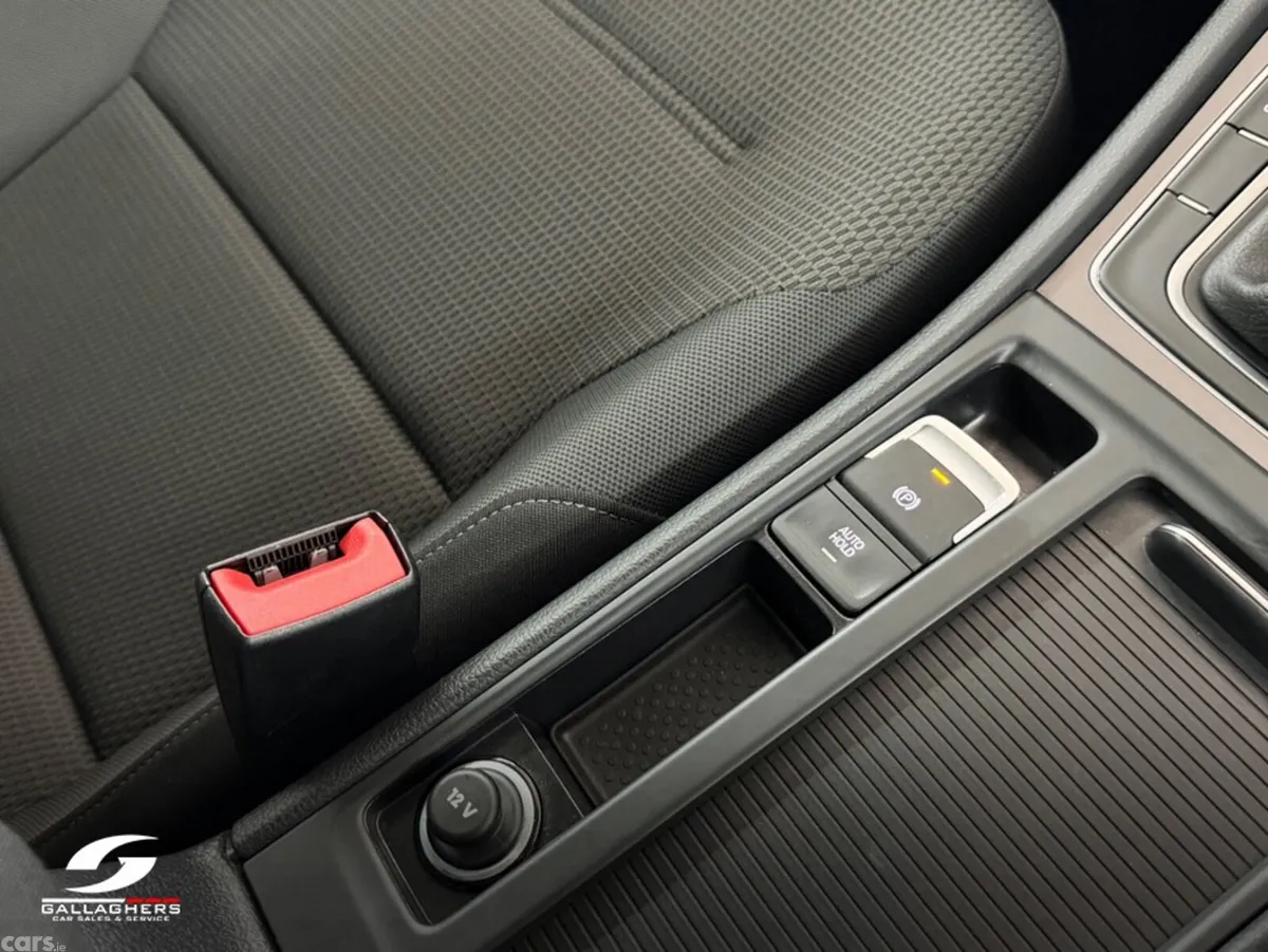 Volkswagen Golf Hatchback, Diesel, 2020, Red