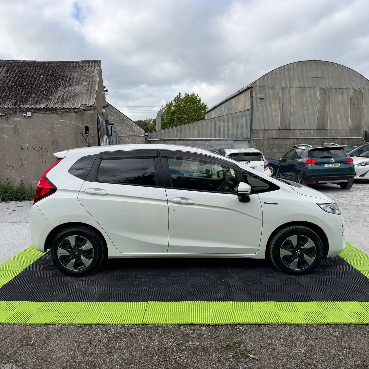 Honda Fit Hatchback, Petrol Hybrid, 2015, White