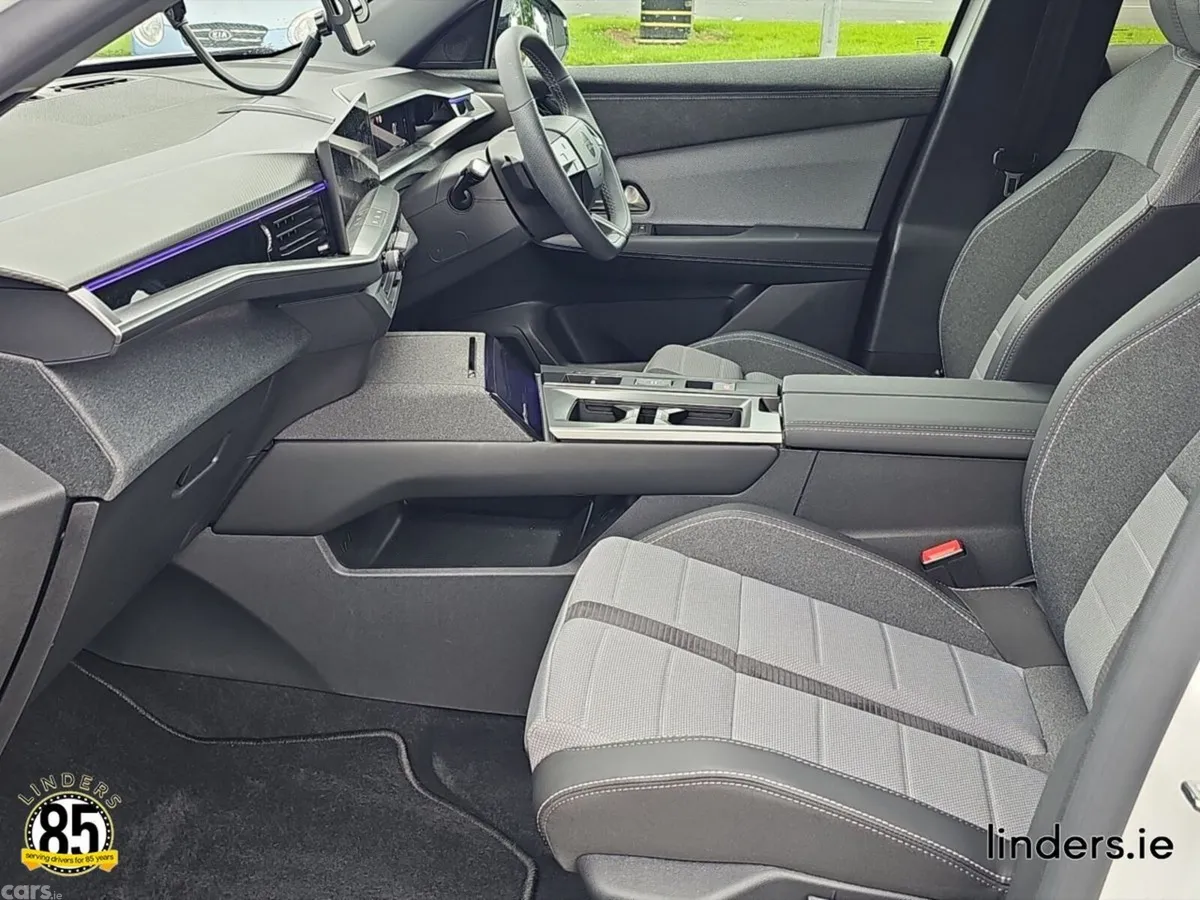 Opel Grandland SUV, Petrol Hybrid, 2026, White