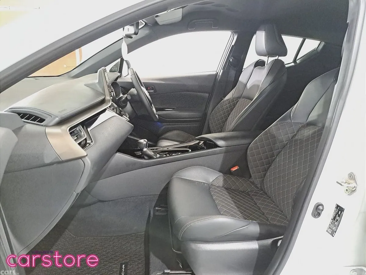 Toyota C-HR SUV, Petrol Hybrid, 2023, White