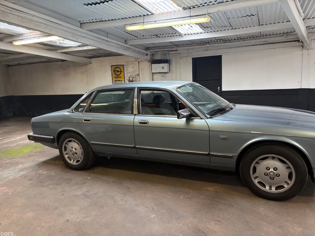 Jaguar XJ Saloon, Petrol, 1990, Blue