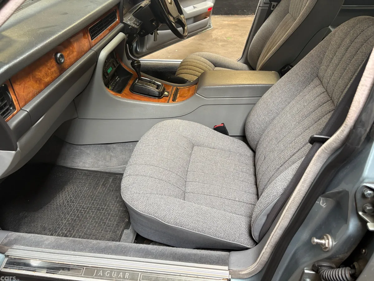 Jaguar XJ Saloon, Petrol, 1990, Blue