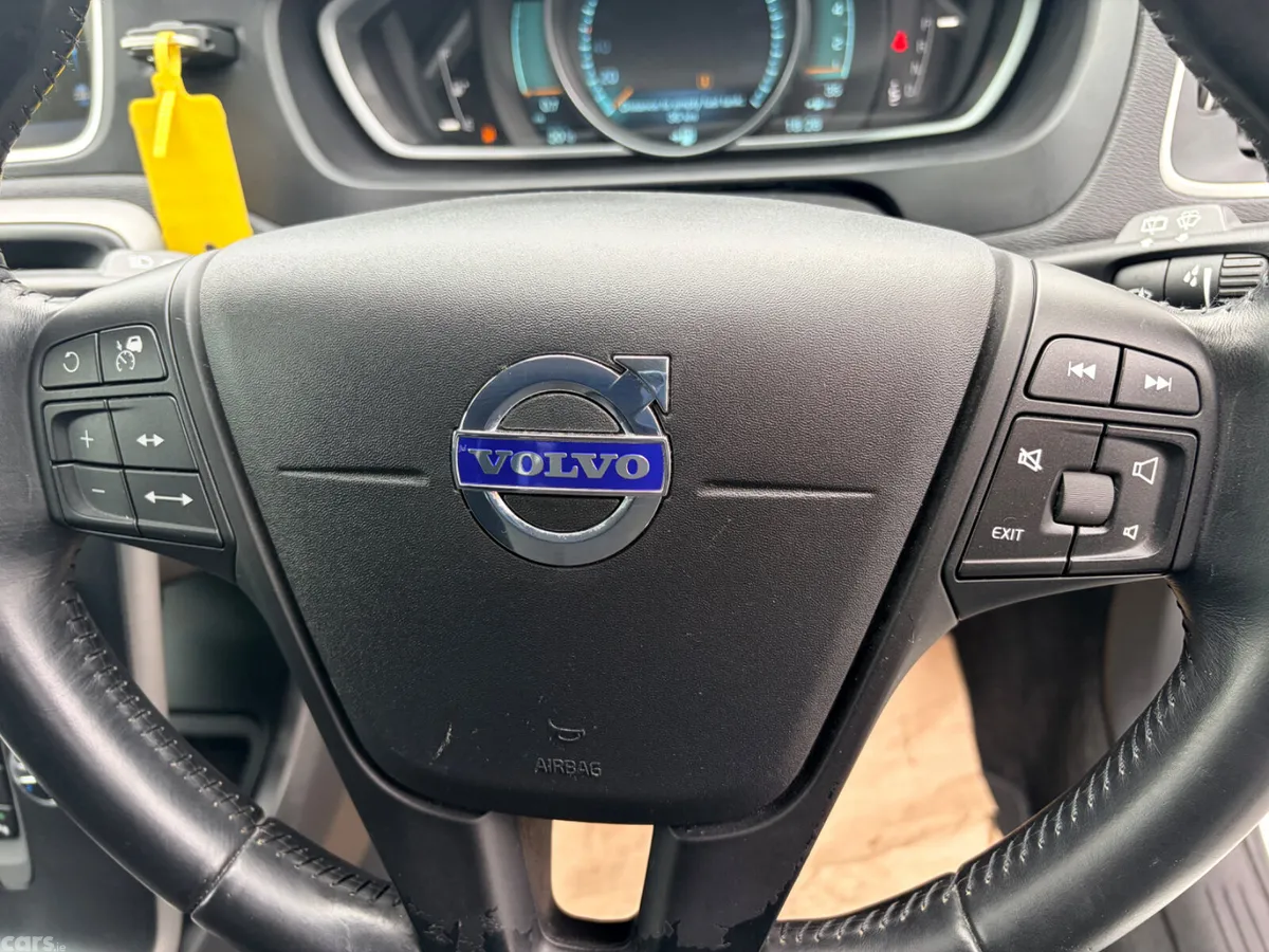 Volvo V40 Hatchback, Petrol, 2014, White