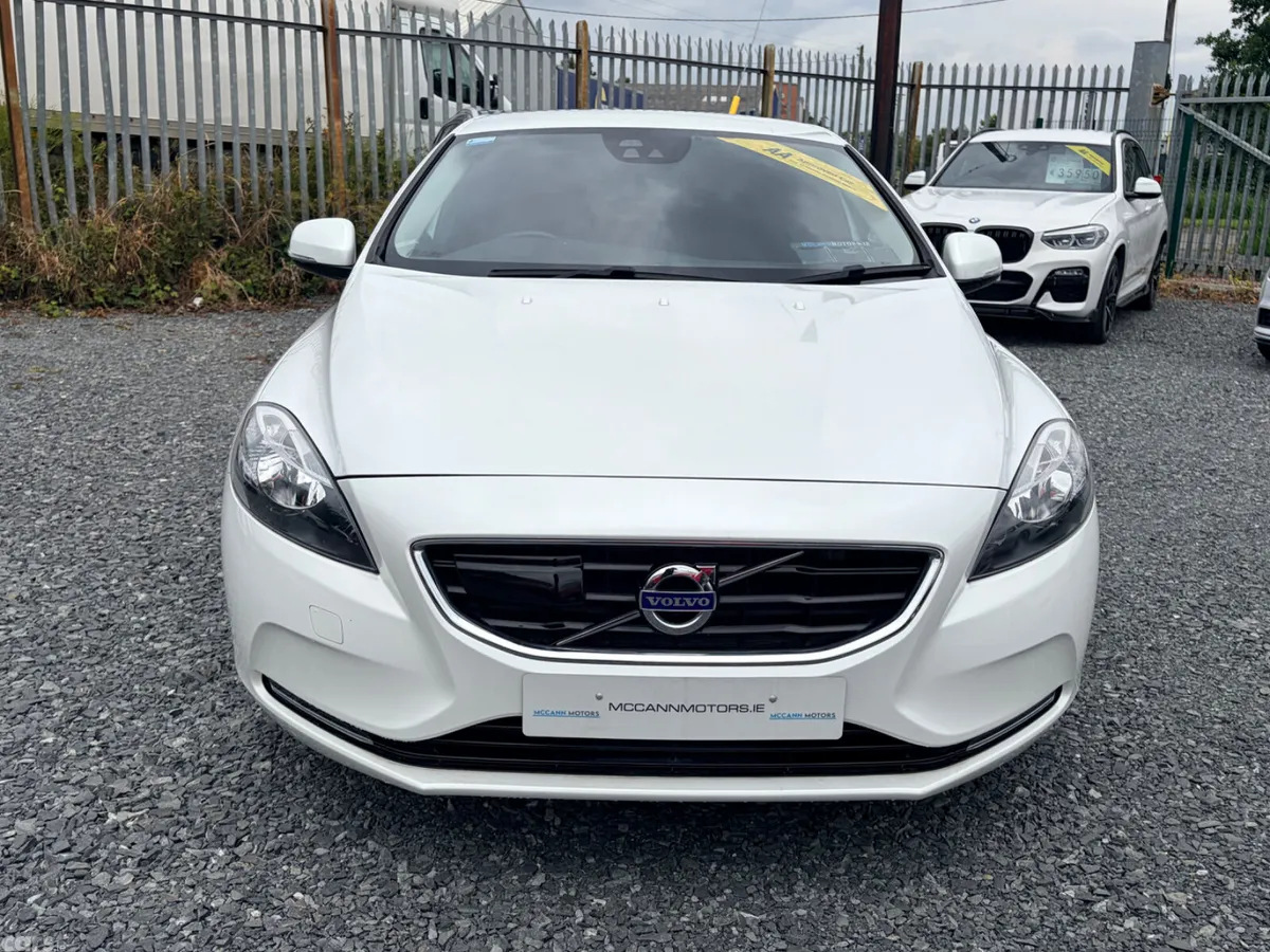 Volvo V40 Hatchback, Petrol, 2014, White