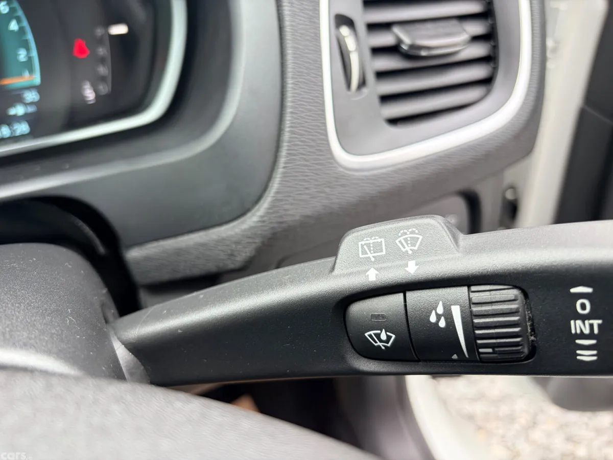 Volvo V40 Hatchback, Petrol, 2014, White