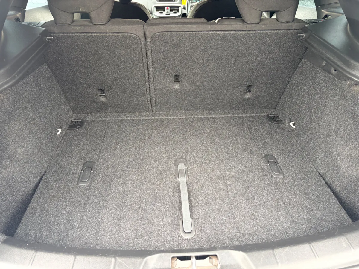 Volvo V40 Hatchback, Petrol, 2014, White