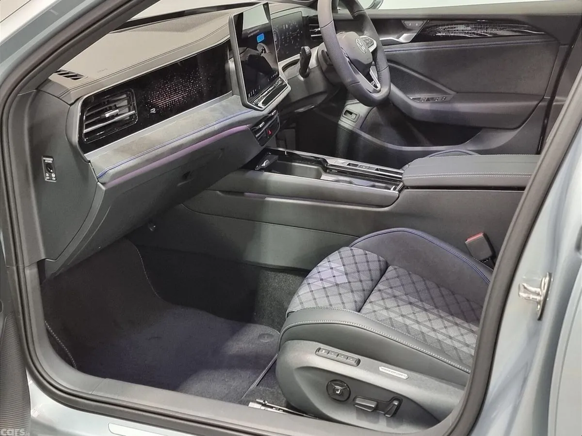Volkswagen Passat Estate, Diesel, 2026, Silver