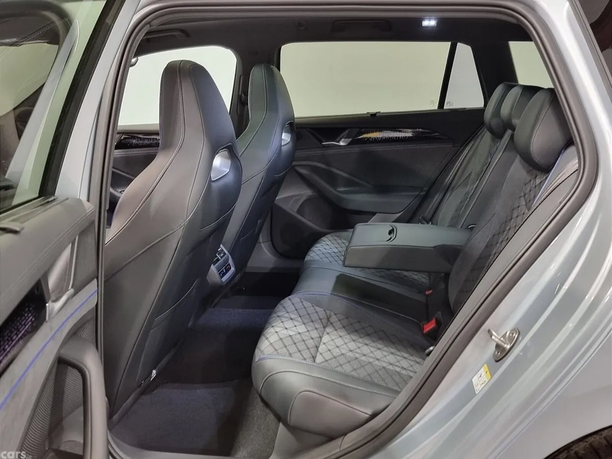 Volkswagen Passat Estate, Diesel, 2026, Silver