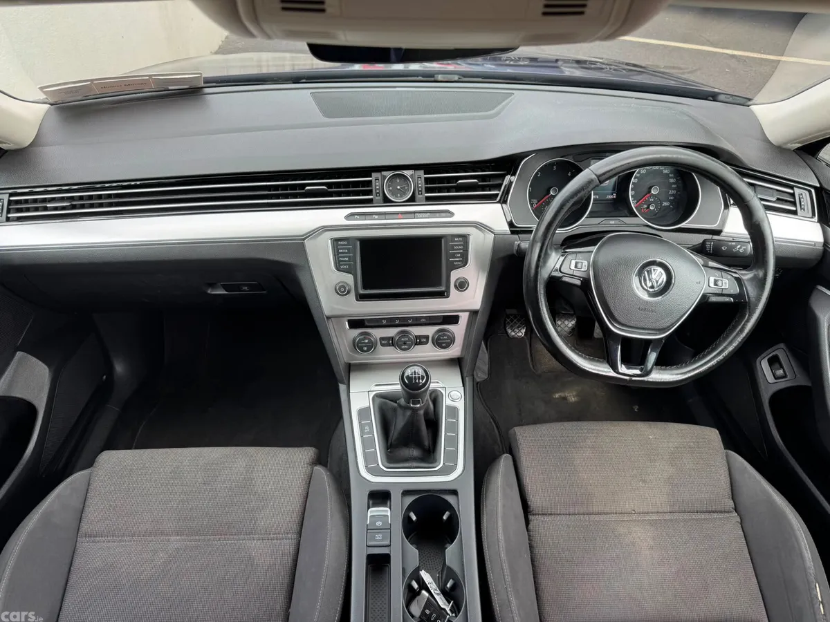 Volkswagen Passat Saloon, Diesel, 2017, Blue