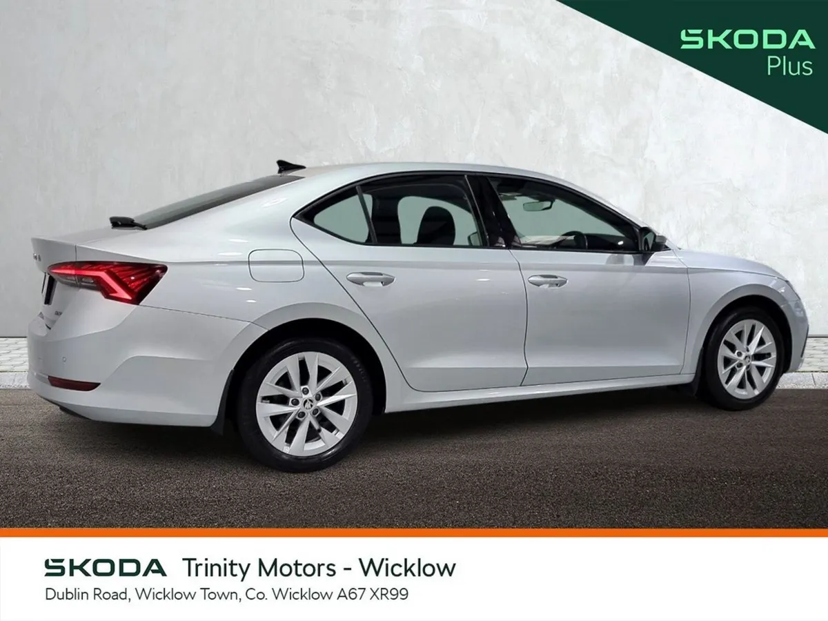 Skoda Octavia Saloon, Petrol, 2022, Silver