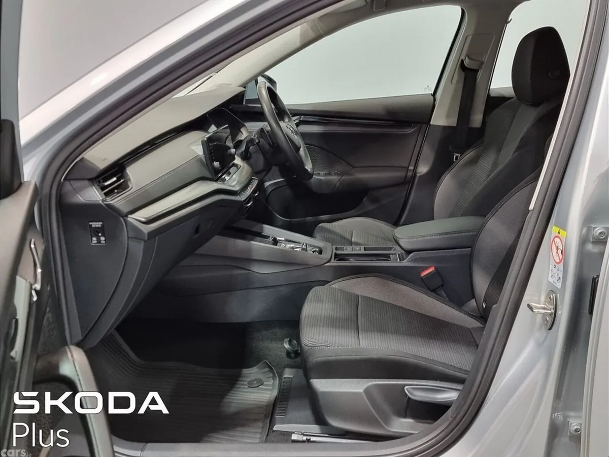 Skoda Octavia Saloon, Petrol, 2022, Silver