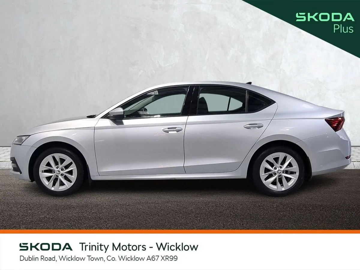 Skoda Octavia Saloon, Petrol, 2022, Silver