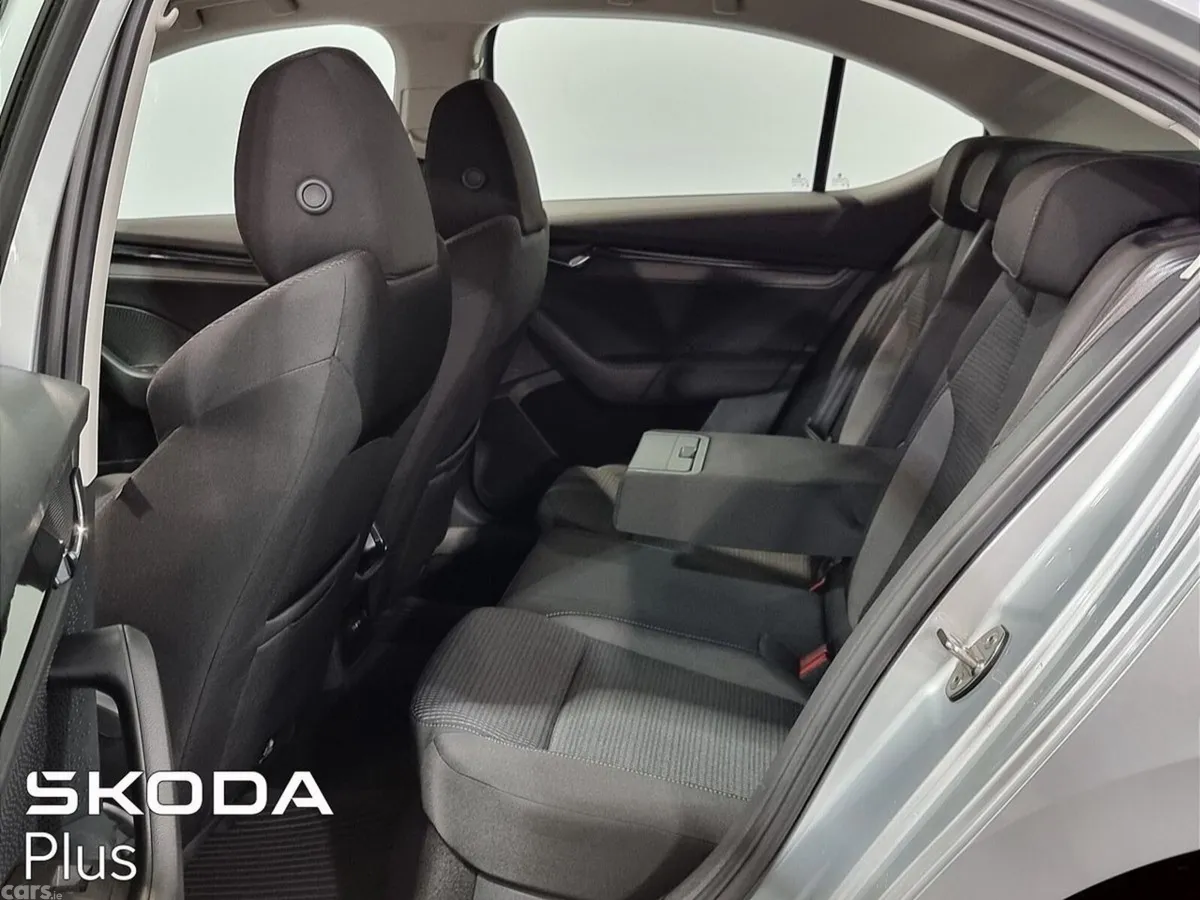 Skoda Octavia Saloon, Petrol, 2022, Silver