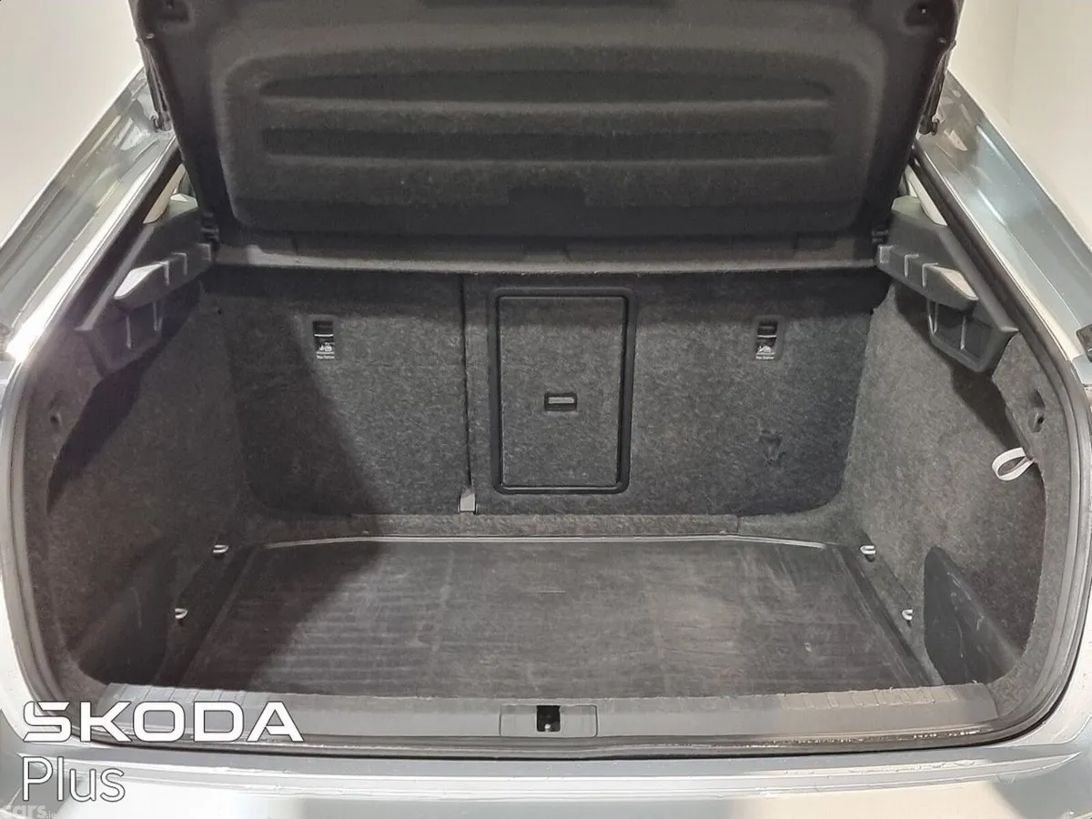 Skoda Octavia Saloon, Petrol, 2022, Silver