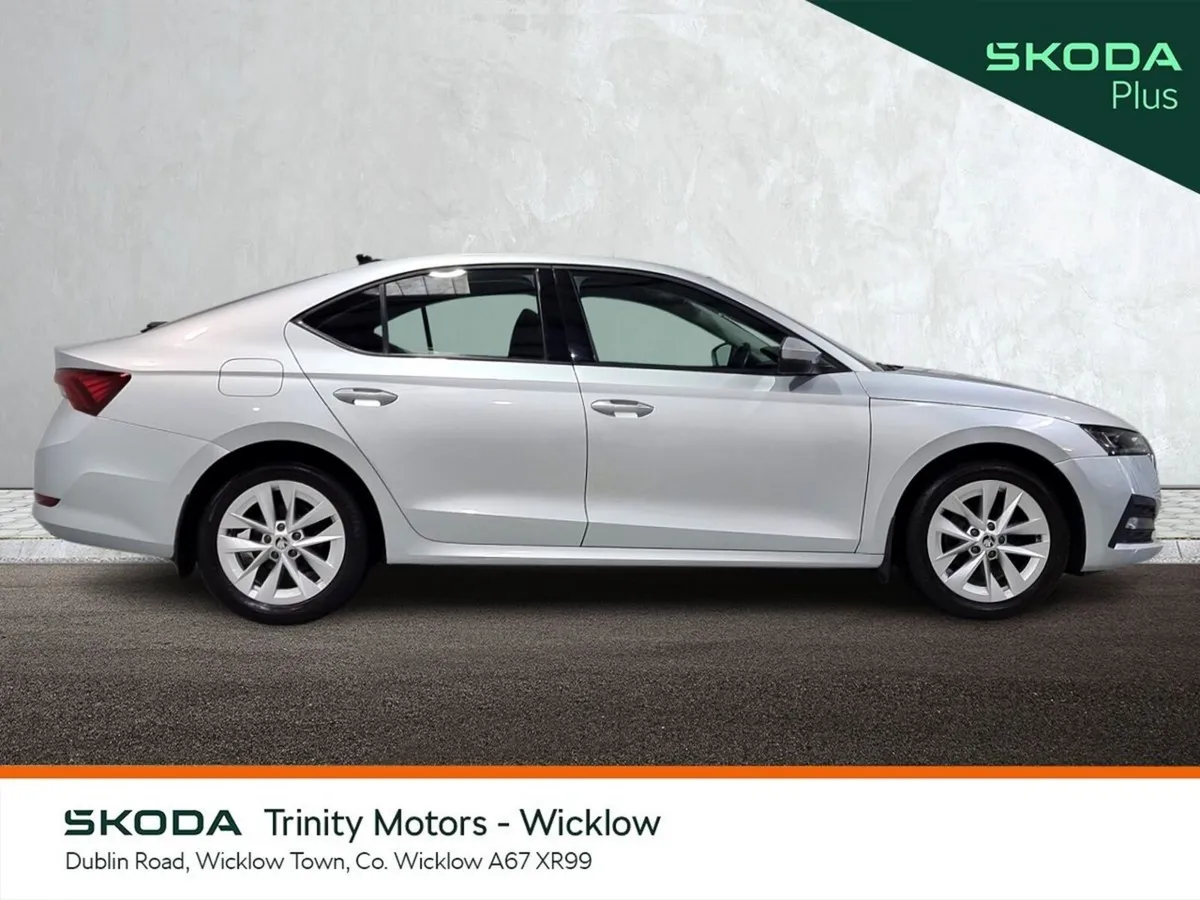 Skoda Octavia Saloon, Petrol, 2022, Silver