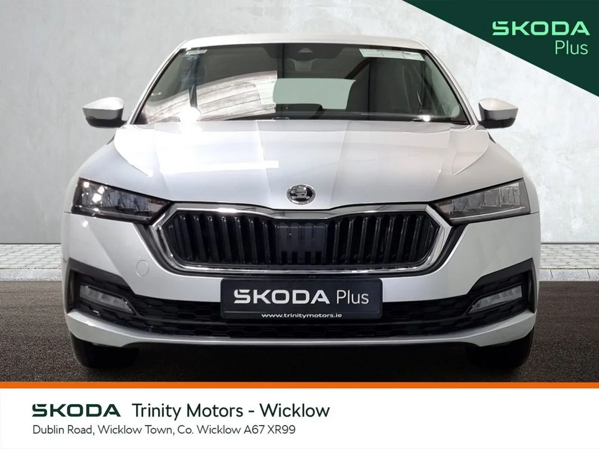 Skoda Octavia Saloon, Petrol, 2022, Silver