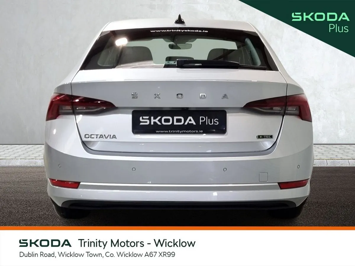 Skoda Octavia Saloon, Petrol, 2022, Silver