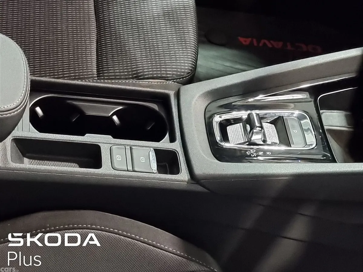 Skoda Octavia Saloon, Petrol, 2022, Silver