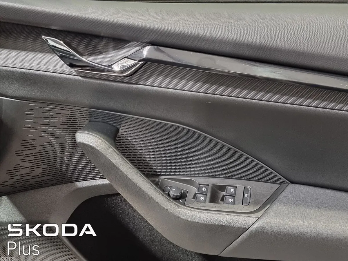Skoda Octavia Saloon, Petrol, 2022, Silver