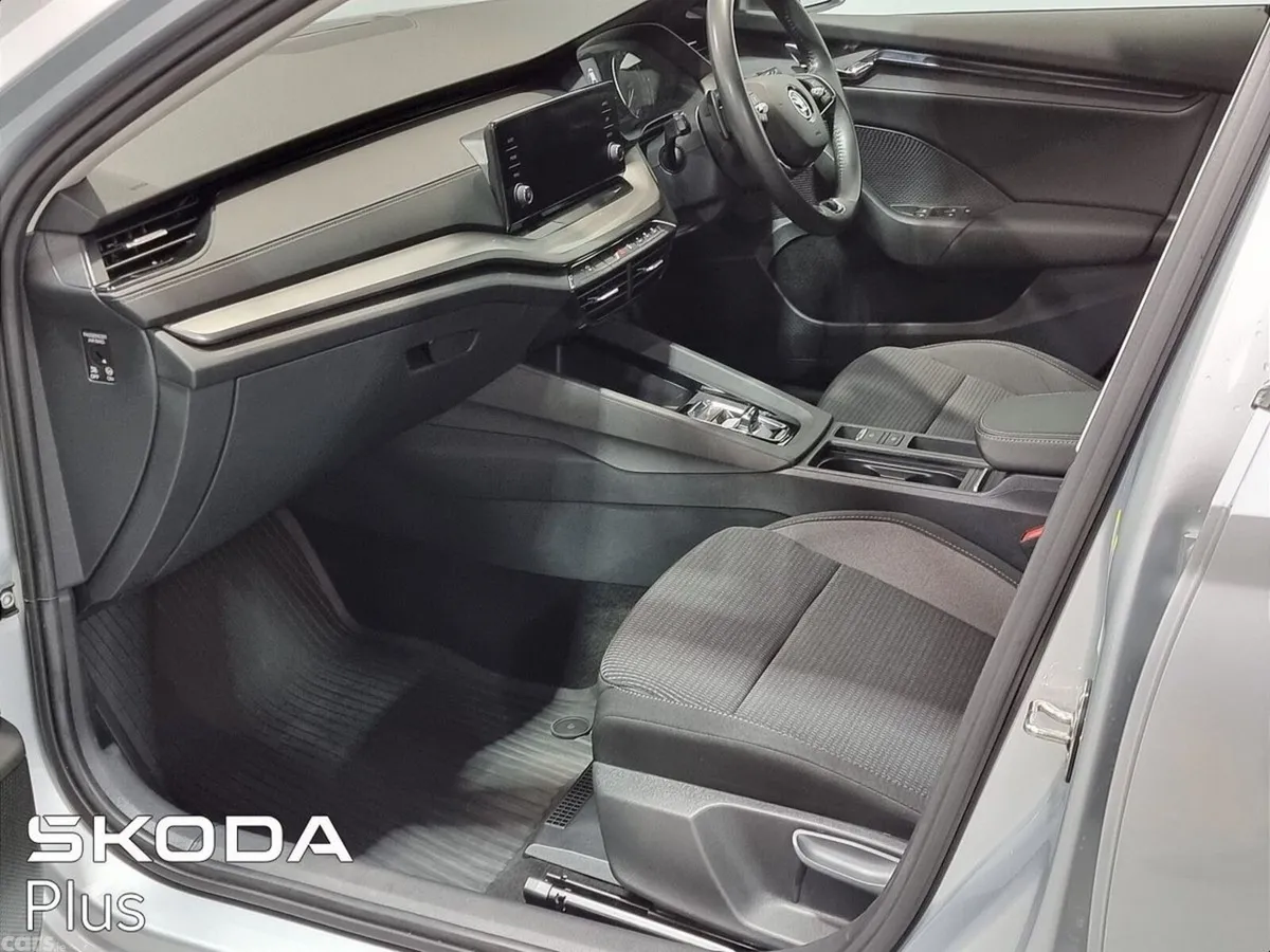 Skoda Octavia Saloon, Petrol, 2022, Silver