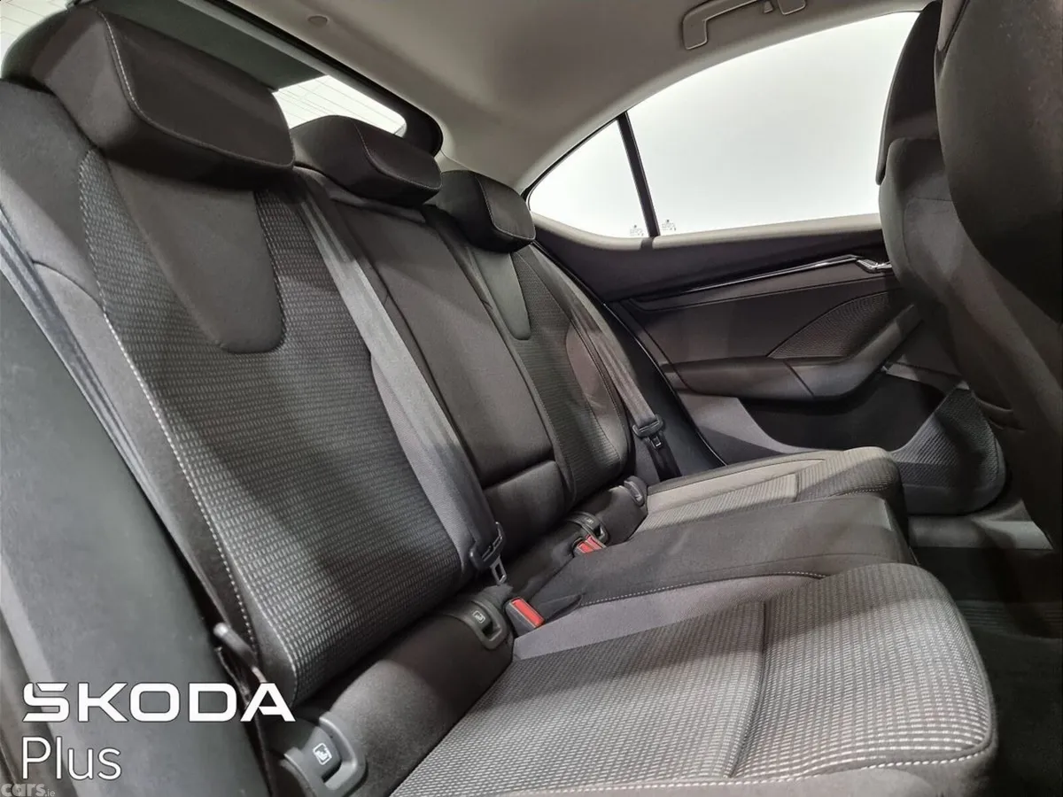 Skoda Octavia Saloon, Petrol, 2022, Silver