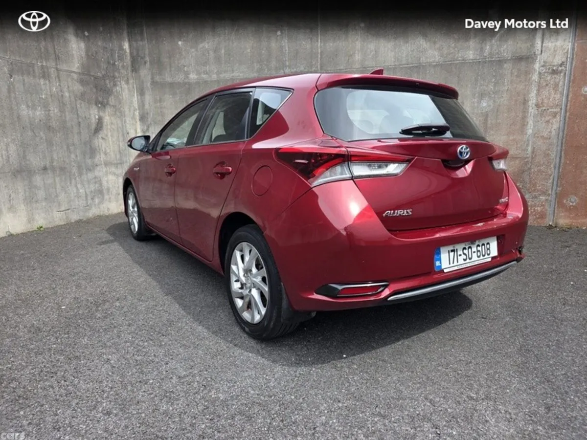 Toyota Auris Hatchback, Petrol Hybrid, 2017, Red