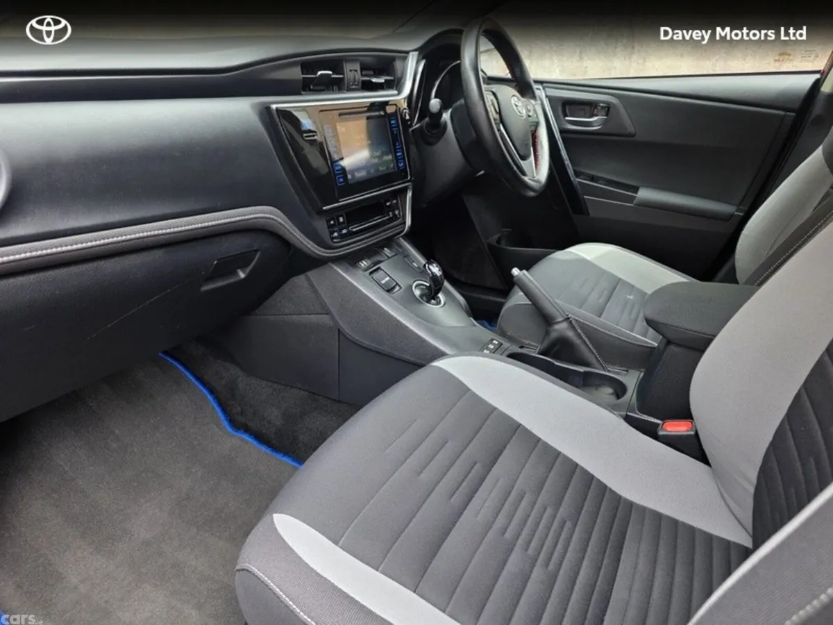 Toyota Auris Hatchback, Petrol Hybrid, 2017, Red