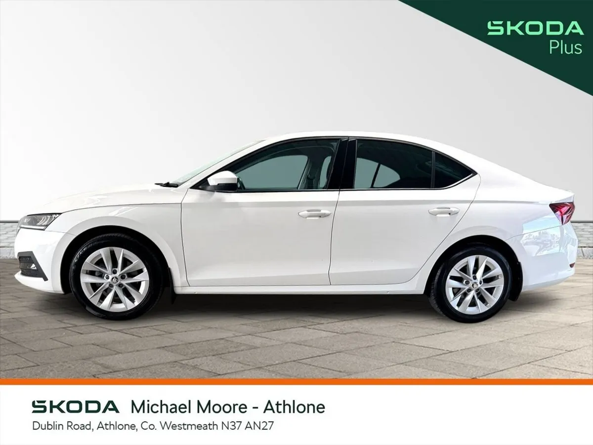 Skoda Octavia Saloon, Diesel, 2024, White